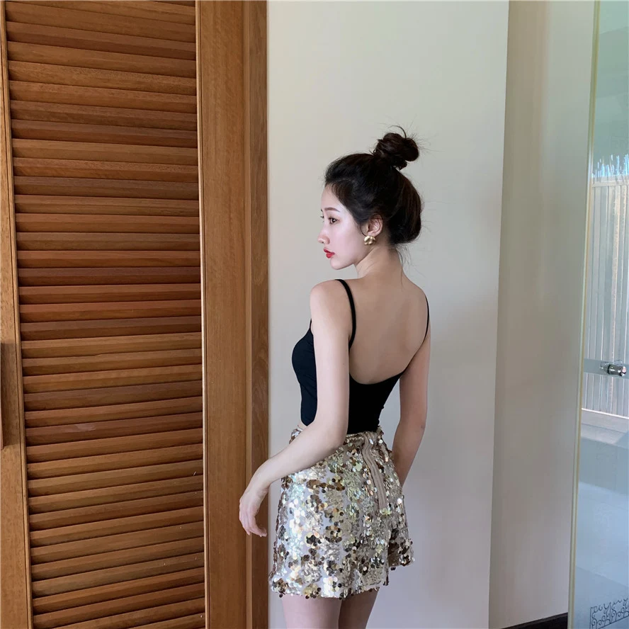 V-neck small camisole for everyday wear. Lightweight, comfortable, and versatile. Perfect for layering or wearing alone. — photo 4