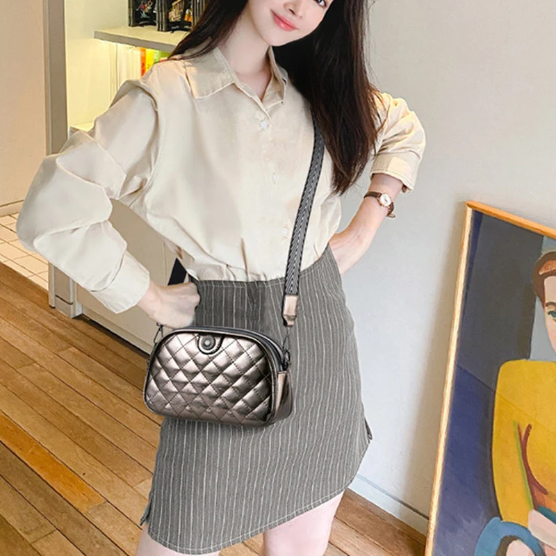 Bolsa Crossbody Casual Feminina de Ombro Único, Moda para o Dia a Dia. Leve seus pertences com estilo e praticidade, ideal para diversas ocasiões. — foto 2