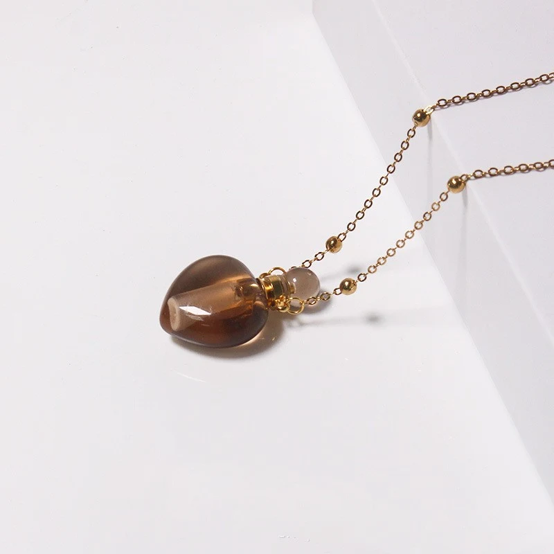 Corrente para suéter com frasco de perfume de fluorita verde cristal natural. Leve seu perfume favorito com você, adicione elegância e charme. — foto 3