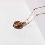 Corrente para suéter com frasco de perfume de fluorita verde cristal natural. Leve seu perfume favorito com você, adicione elegância e charme. — foto 3