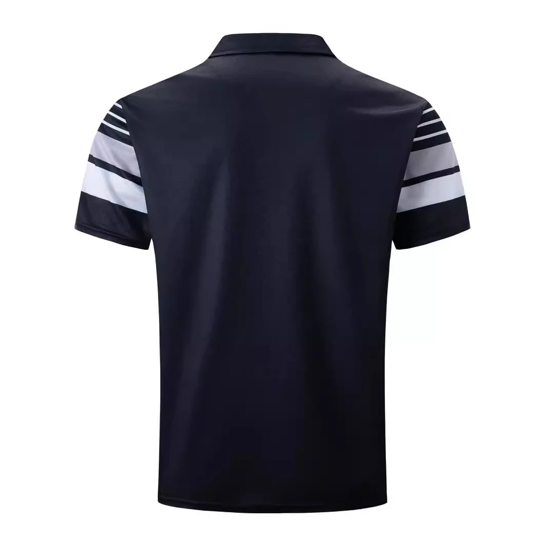 Camiseta listrada versátil masculina para negócios e uso casual. Conforto e estilo em uma peça ideal para diversas ocasiões. — foto 4