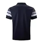 Camiseta listrada versátil masculina para negócios e uso casual. Conforto e estilo em uma peça ideal para diversas ocasiões. — foto 4