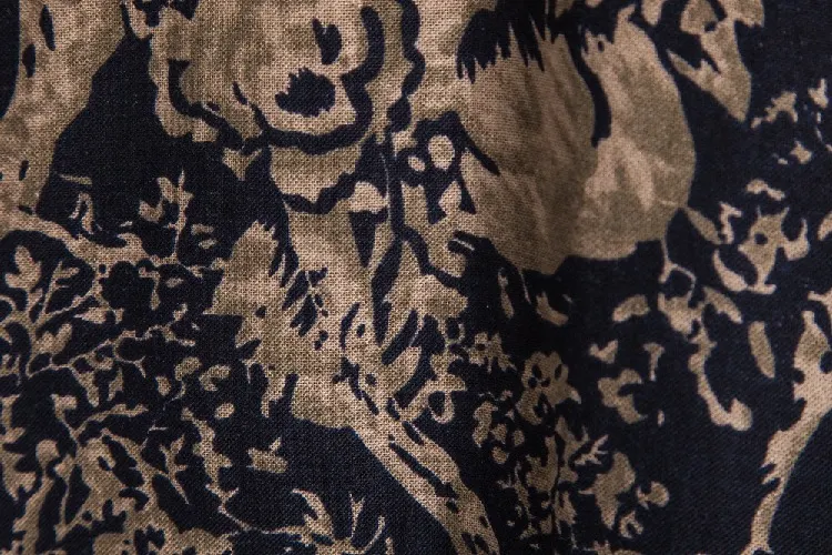 Camisa plus size floral étnica manga curta em algodão e linho, ideal para o verão. Conforto e estilo em uma peça. — foto 20