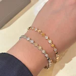Pulseira Fashion Personality com diamantes redondos, brilho e sofisticação. Adicione um toque de glamour ao seu visual diário com esta joia. — foto 12