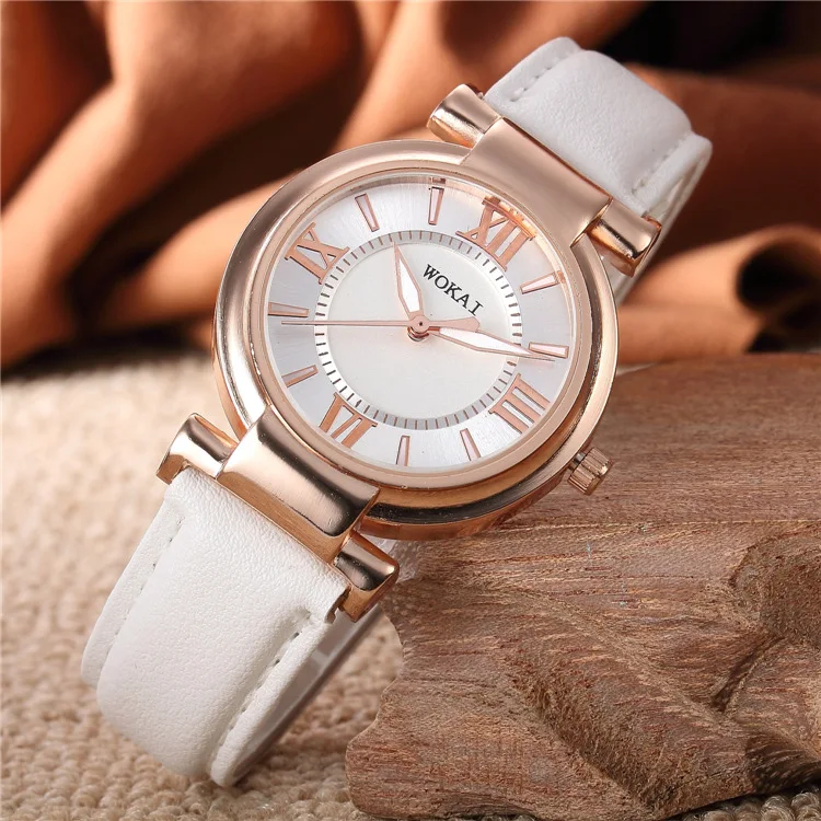 Simple reloj de cuarzo convexo de la cinta de mujer — foto 3