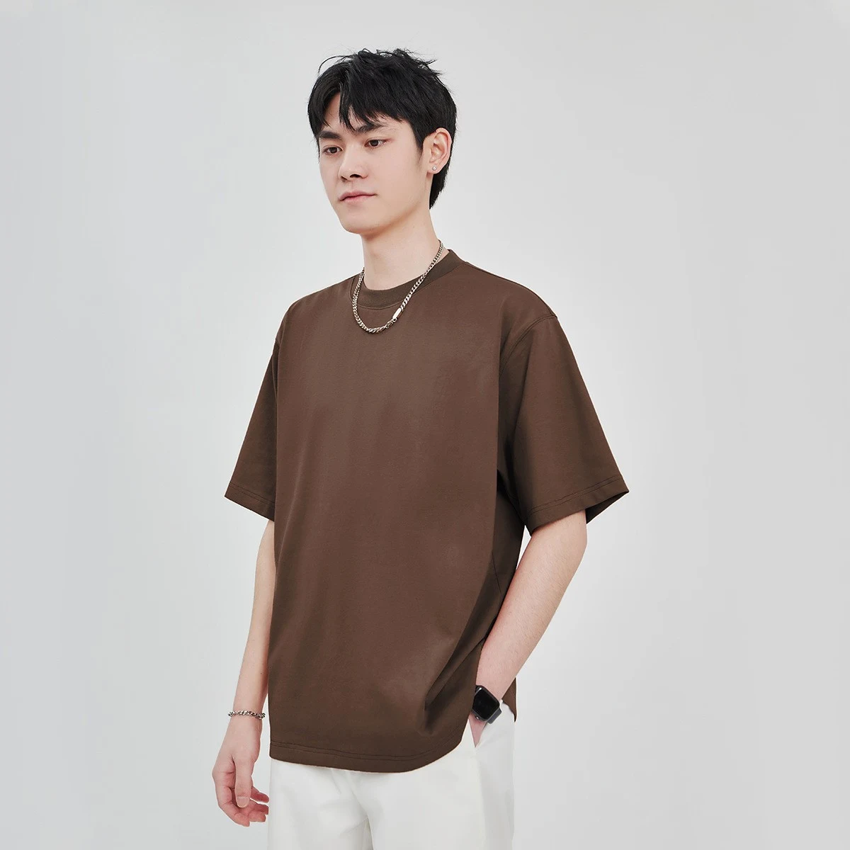 Solid color loose casual short sleeve men's shirt. Comfortable and perfect for everyday wear, offering a relaxed and eff — photo 3
