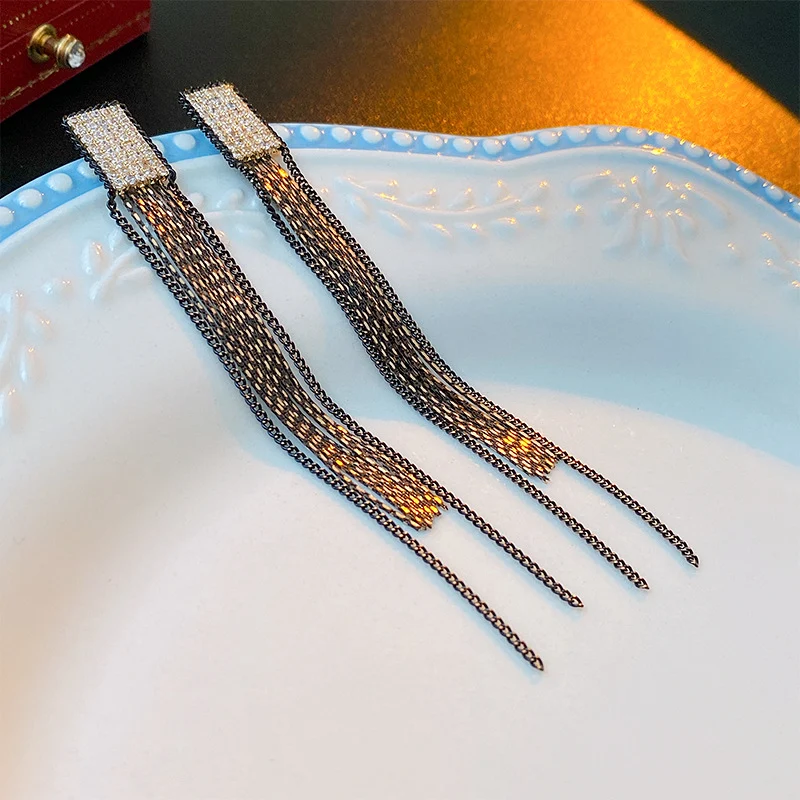 Brincos de argola de prata com pingente de borla quadrada de zircônia, um acessório elegante e charmoso para realçar seu visual. — foto 8