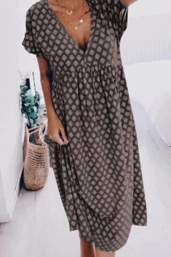 Title 3, Printed short-sleeved dress for women. Comforta...
