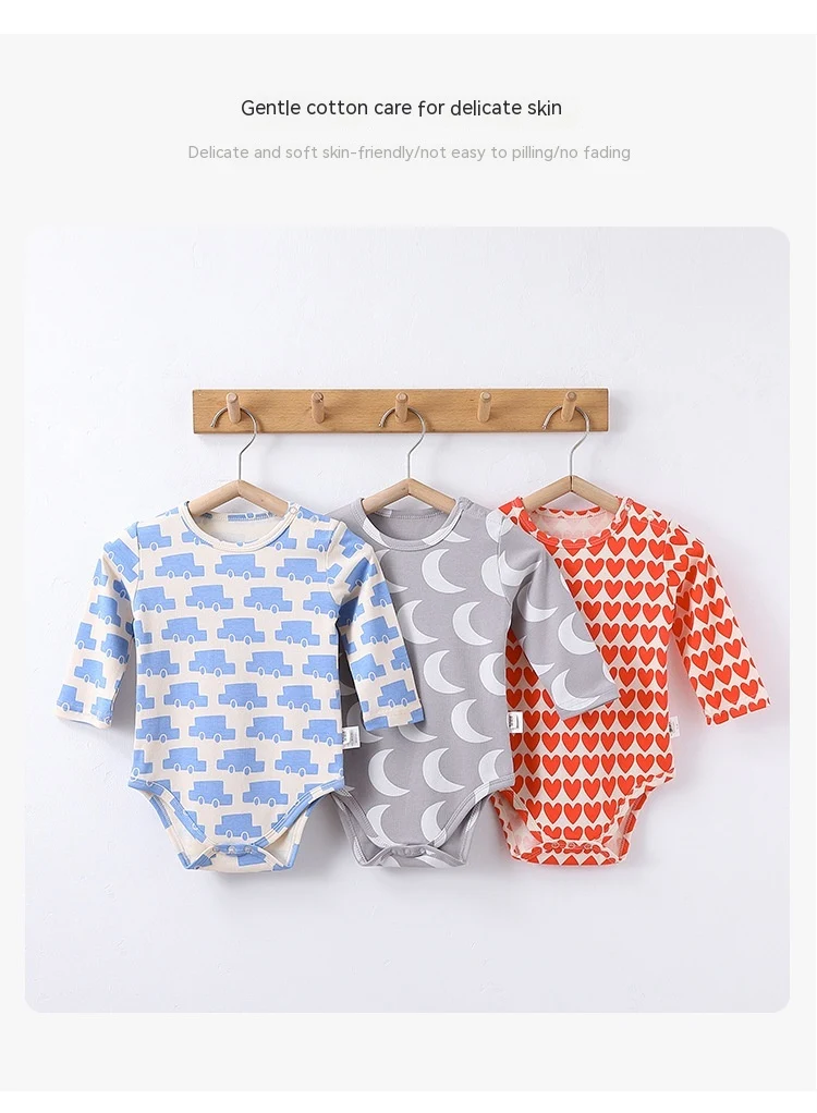 Macacão de bebê de algodão com design triangular. Conforto e suavidade para seu pequeno. Fácil de vestir e tirar. Perfeito para o dia a dia. — foto 10