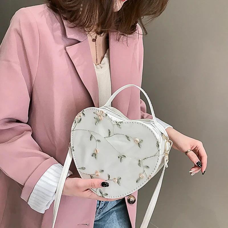 Bolsa feminina de ombro com laço, pêssego e fecho de coração. Leve seus pertences com elegância e charme, perfeita para o dia a dia. — foto 1