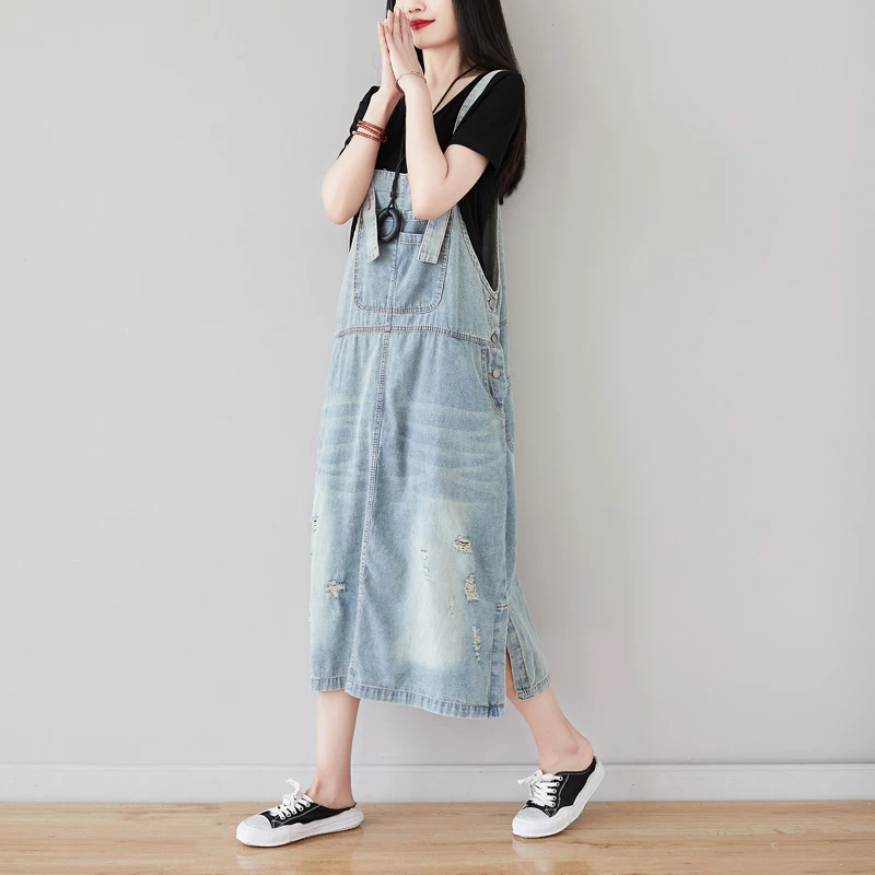 Vestido informal con tirantes y diseño de agujeros, perfecto para un look casual y fresco. Ideal para el verano. — foto 1