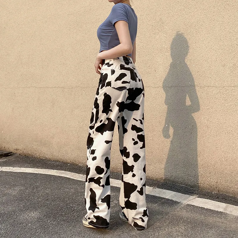 Calças jeans femininas com estampa de vaca em preto e branco Estilo europeu e americano Calças de perna reta da moda Conforto e estilo — foto 2