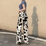 Calças jeans femininas com estampa de vaca em preto e branco Estilo europeu e americano Calças de perna reta da moda Conforto e estilo — foto 2