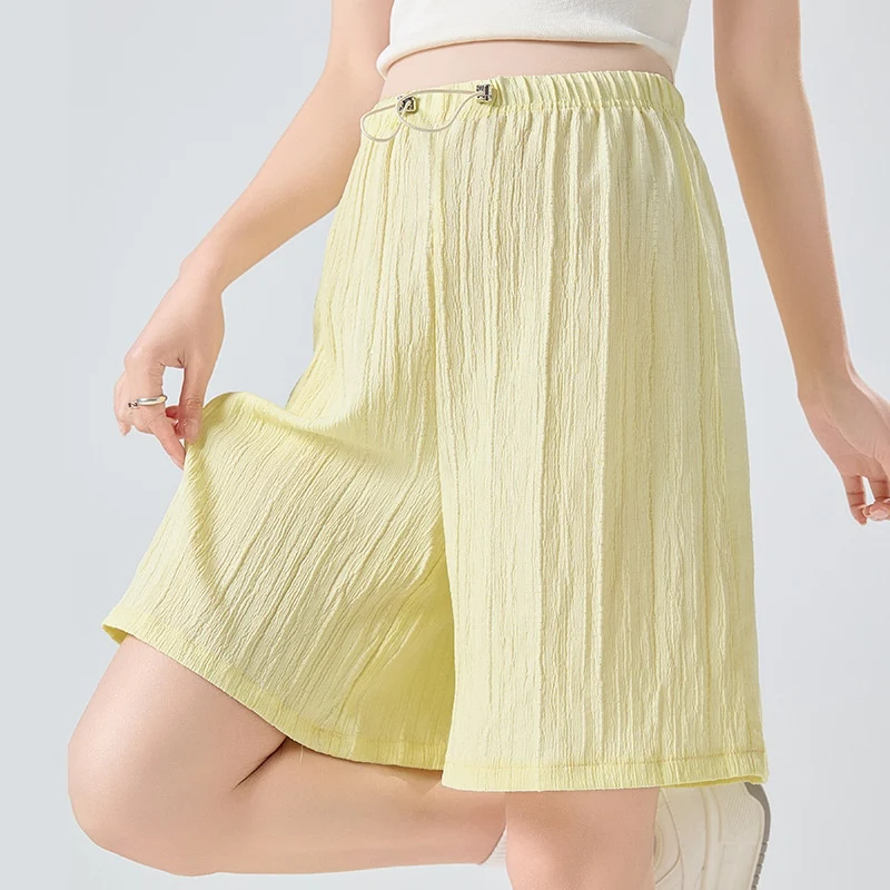 Gebreide linnen shorts met trekkoord en plooien voor zwangere vrouwen, casual. Comfortabel en stijlvol voor de zomer. Zwangere mode. — foto 2