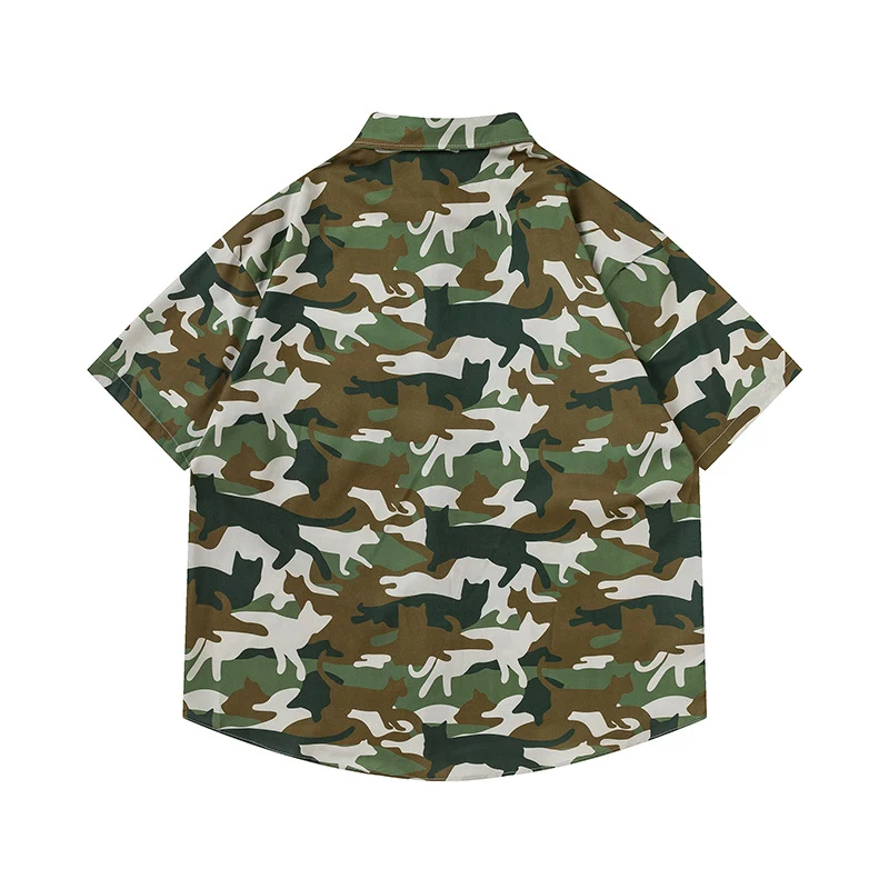 Camisa masculina com estampa de gato camuflado, estilo moderno e confortável. Ideal para quem ama gatos e quer se destacar! — foto 5