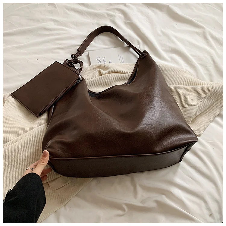 Casual Retro Large Capacity All-matching Western Style Shoulder Bag perfect for everyday use, offering plenty of space a — photo 8