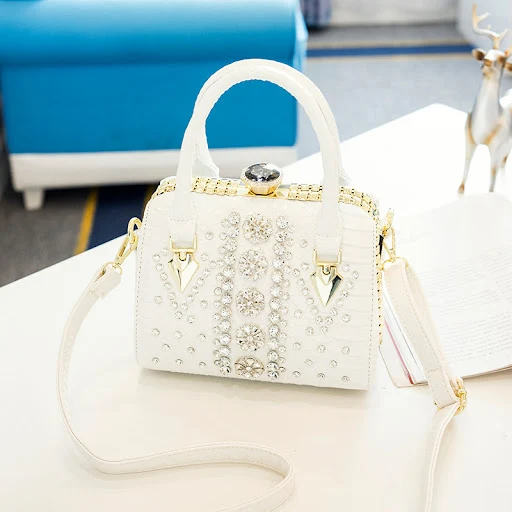 Title 4, Womens Diamond-studded Single-shoulder Messeng...