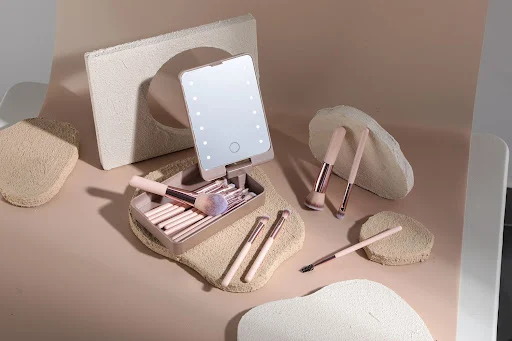 Title 6, Makeup Brushes Suit Rechargeable Luminous Mirror