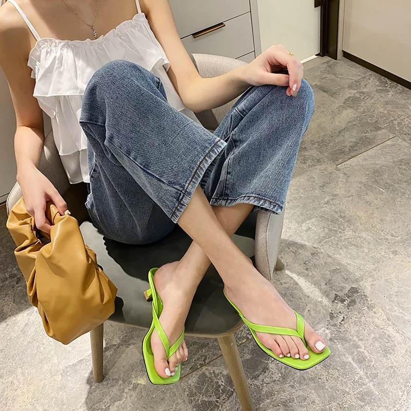 Conforto incomparável com chinelos. Design ergonômico e materiais macios garantem bem-estar para seus pés. Perfeito para relaxar! — foto 6