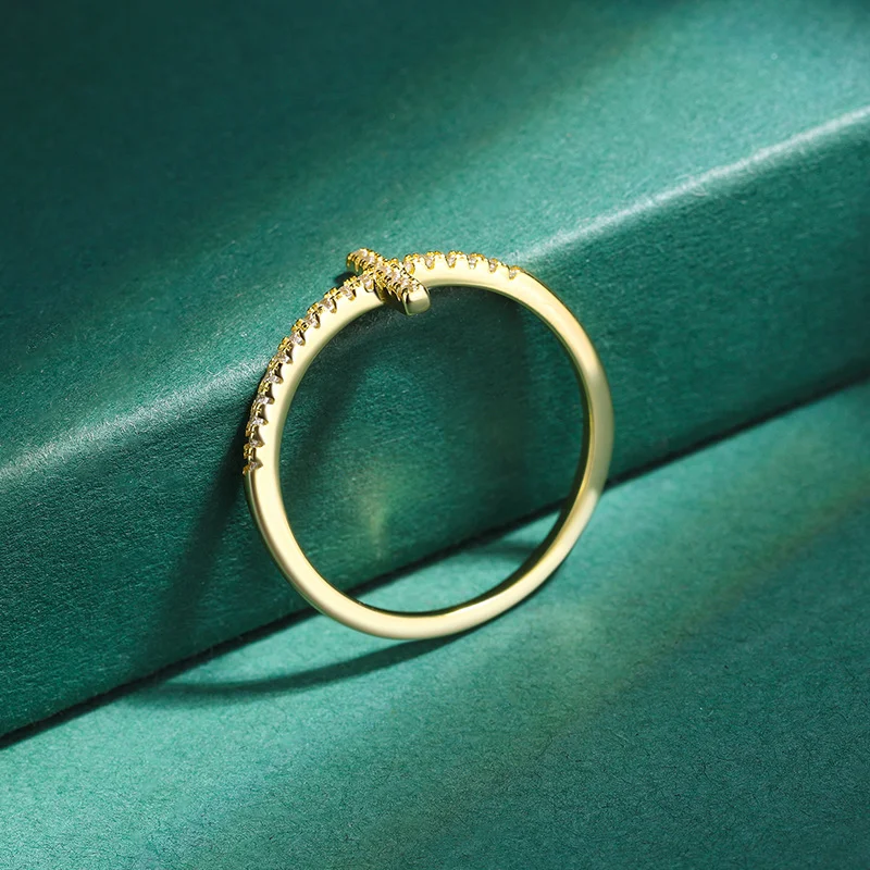 Title 3, Anel cruzado de prata banhado a ouro 14K, um sí...