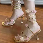 Sandálias Romanas Florais de Salto Fino – Design Floral e Salto para um Visual Sofisticado e Confortável para o Verão — foto 3