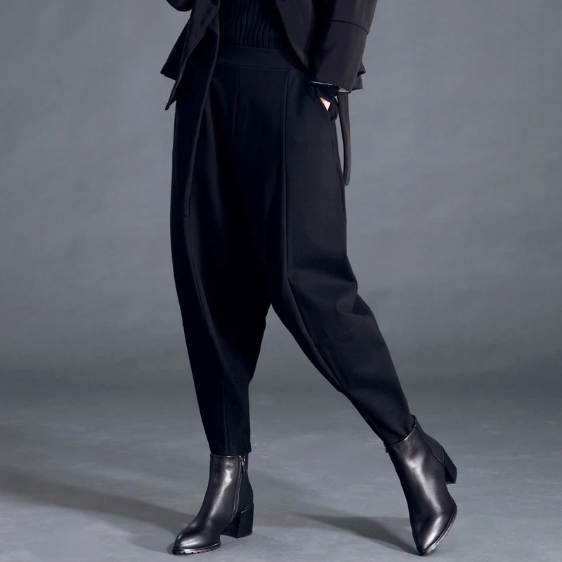 Title 2, Thin and fashionable trousers for a stylish, mo...