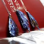 Pingente de pena de pavão azul eletroplatado. Leve a beleza da natureza com você. Adicione um toque de sofisticação e elegância ao seu visual. — foto 2