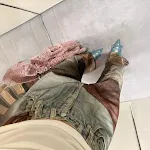 Vintage mud dyed denim wide leg jeans met stiksels en scheuren. Stoere en comfortabele broek voor een casual look. — foto 13
