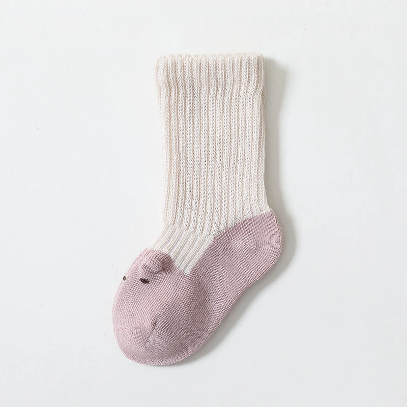 Calcetines infantiles estéreo de contraste otoñal, colores vibrantes y diseño para niños. Disfruta la comodidad y estilo durante el otoño. — foto 6