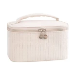 Bolsa de cosméticos portátil para viagem feminina, armazenamento em mesa Organize sua maquiagem com facilidade. Perfeita para viagens e uso diário, compacta e elegante. — foto 11