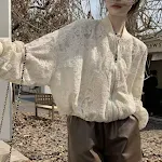 Jaqueta Curta Feminina de Renda Solta Ideal para o Verão Leve e Fresca Perfeita para um Look Casual e Sofisticado — foto 4