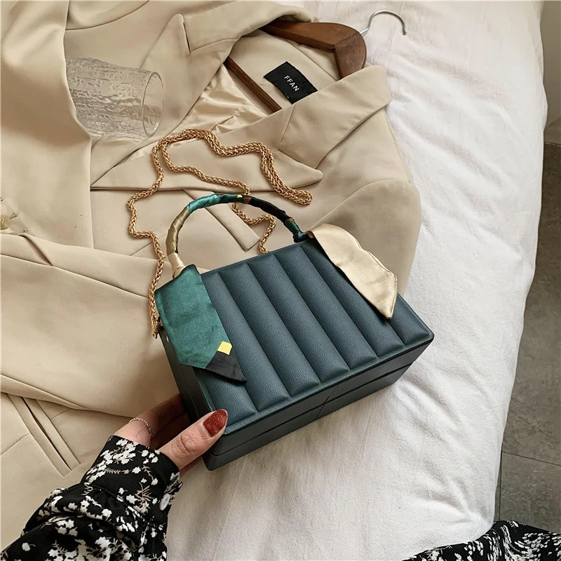 Women's Trendy Silk Scarf Styling Box Seasonal delivery of hand-picked silk scarves, featuring current styles with a com — photo 7