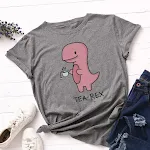 Camiseta feminina de algodão com dinossauro tomando chá, gola redonda, manga curta, soltinha, ideal para o dia a dia. — foto 5