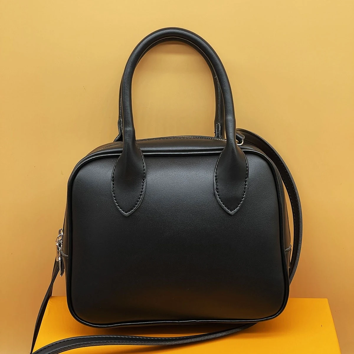 Stylish Large Capacity Textured Portable Women's Bag, All-matching Doctor Bag, perfect for carrying everything you need — photo 6