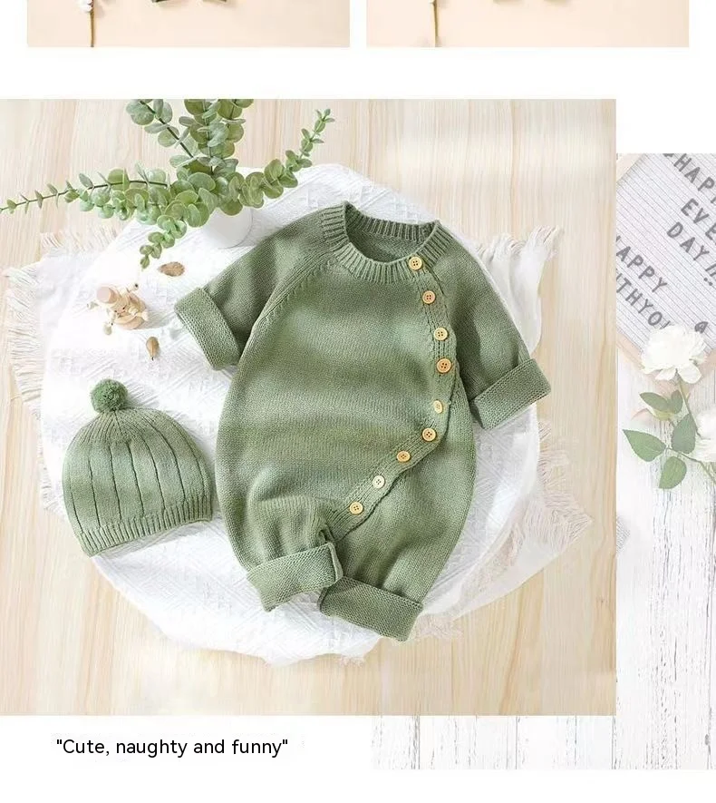 Gebreide jumpsuit voor baby's, jongens en meisjes. Warme baby trui, ideaal om je baby comfortabel en stijlvol te houden. — foto 14