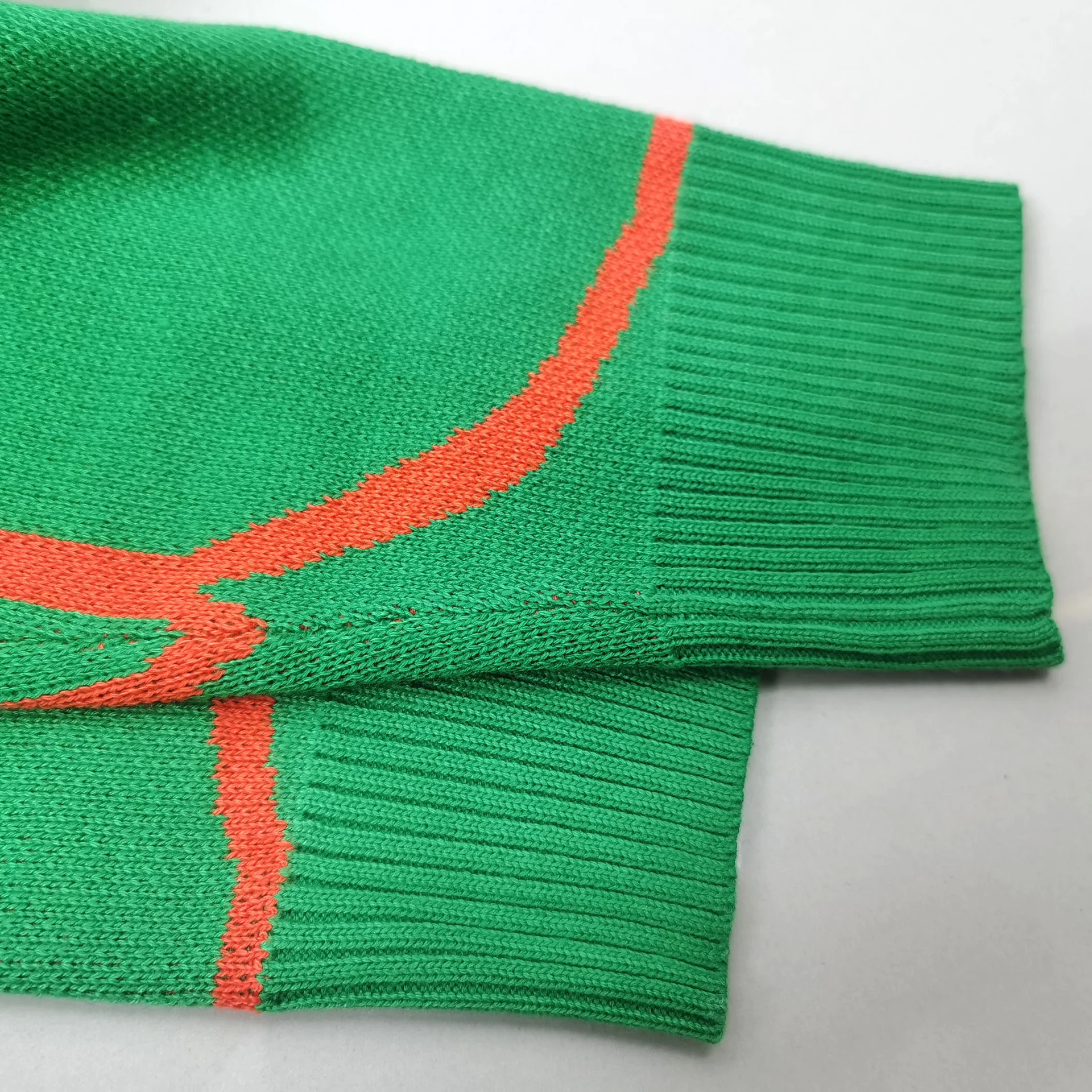 Title 5, Meistverkauftes Strickoberteil mit Rundhalsauss...