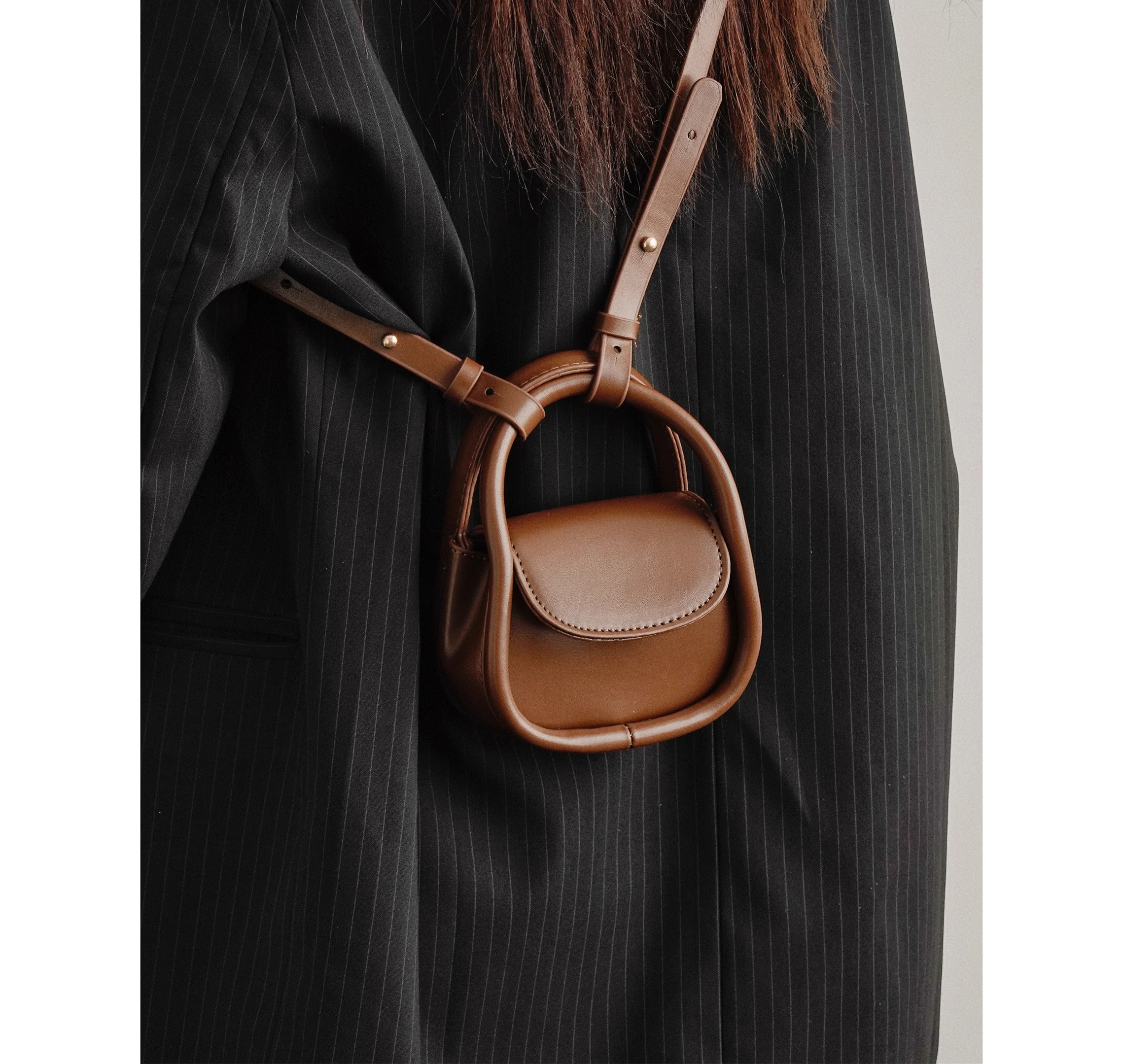 Mini Bolsa Mensageiro para Fone de Ouvido, Cosméticos e Batom – Estilo Celebridade, Compacta e Ideal para o Dia a Dia — foto 2