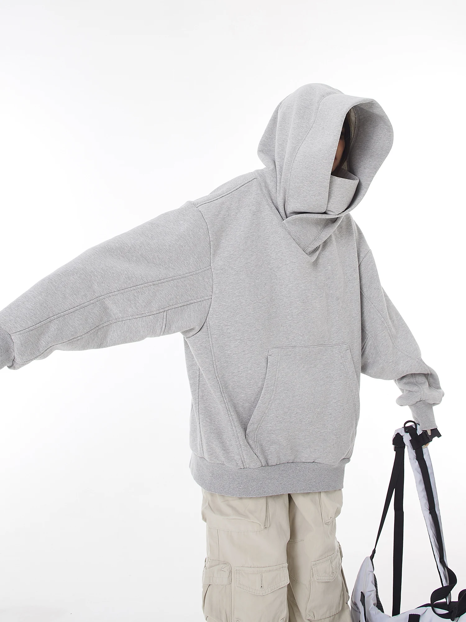 Casaco estilo funcional com capuz e gola alta, suéter de inverno quente e à prova d'água para mulheres, perfeito para o frio. — foto 3