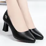 Sapatos de couro macio de salto alto para mulheres de meia-idade, sola macia. Conforto e elegância para seus pés, ideal para o dia a dia. — foto 3