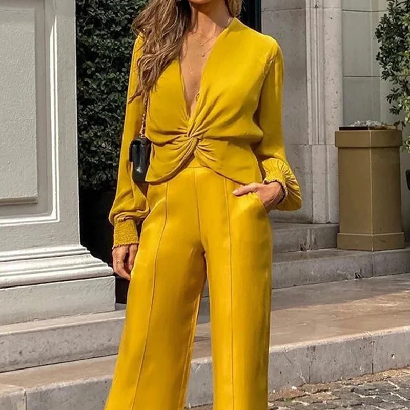 Completo da donna due pezzi manica lunga tinta unita, vestibilità ampia, perfetto per un look elegante e confortevole in ogni occasione. — foto 3