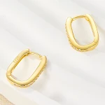 Brincos de argola ovais Melissa. Elegância atemporal para qualquer ocasião. Design leve e confortável. Perfeitos para uso diário. — foto 3