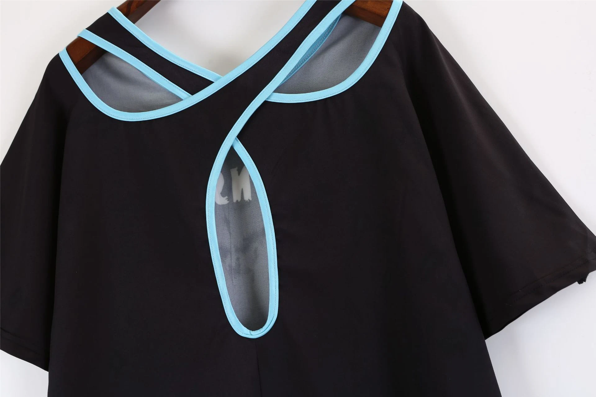 Title 1, T-shirt da donna di grandi dimensioni nera con ...