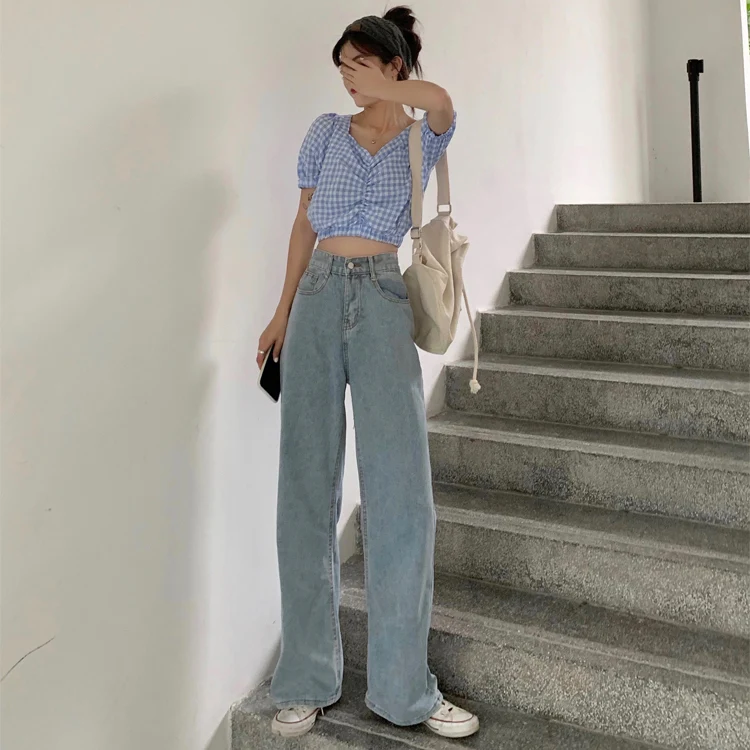 Kadınlar için düz kesim, geniş paça ve dar paça pantolon. Şık ve rahat bir görünüm için ideal. Her vücut tipine uygun. — Fotoğraf 2