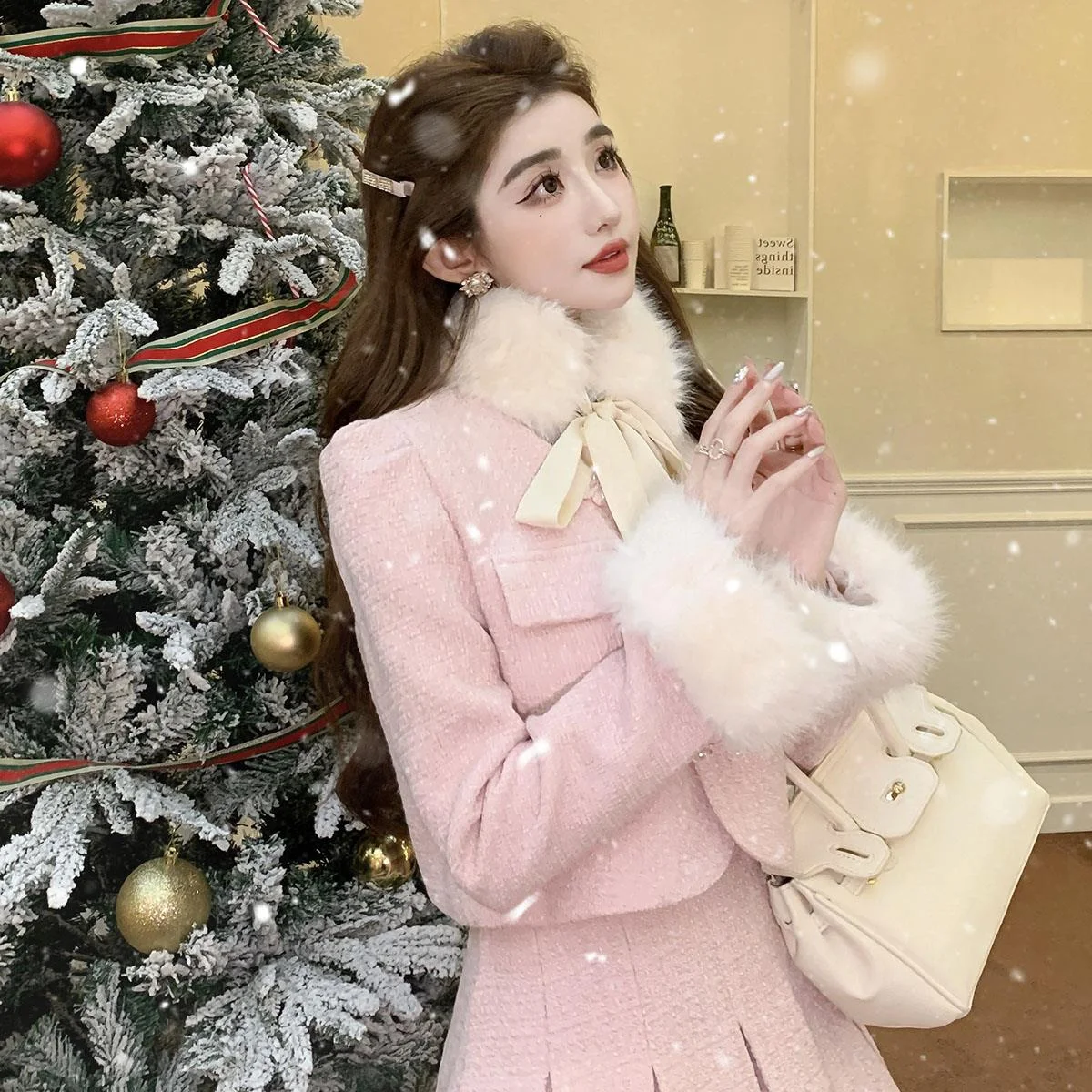 Top trapuntato invernale con collo in pelliccia staccabile e gonna plissé a vita alta, perfetto per un inverno elegante e caldo. — foto 19