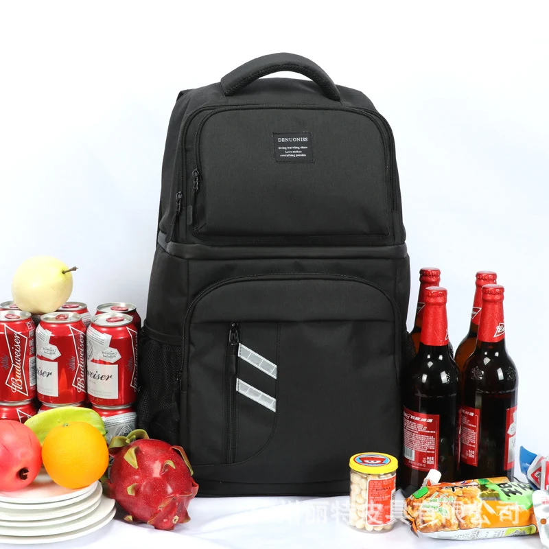 Grote waterdichte picknicktas voor bier en wijn, houdt dranken koel en beschermt voedsel. Ideaal voor uitstapjes en picknicks in de natuur. — foto 5