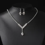 Colar Fashion Bright com gota d'água e zircônia cravejada de strass, realça sua beleza com brilho e sofisticação, ideal para ocasiões especiais. — foto 28