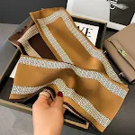 Écharpe en soie Boxer, petite et élégante avec motif de peinture à l'encre, accessoire de mode pour sublimer votre look. — photo 49