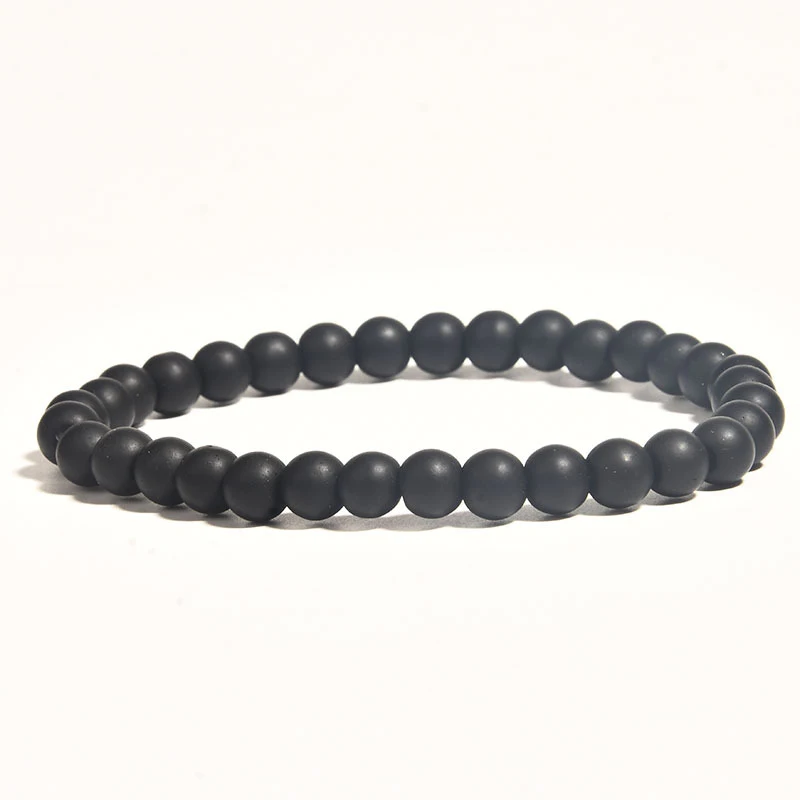 Pulseira de contas de hematita, pedra vulcânica polida e contas de madeira. Equilíbrio natural e elegância. — foto 1