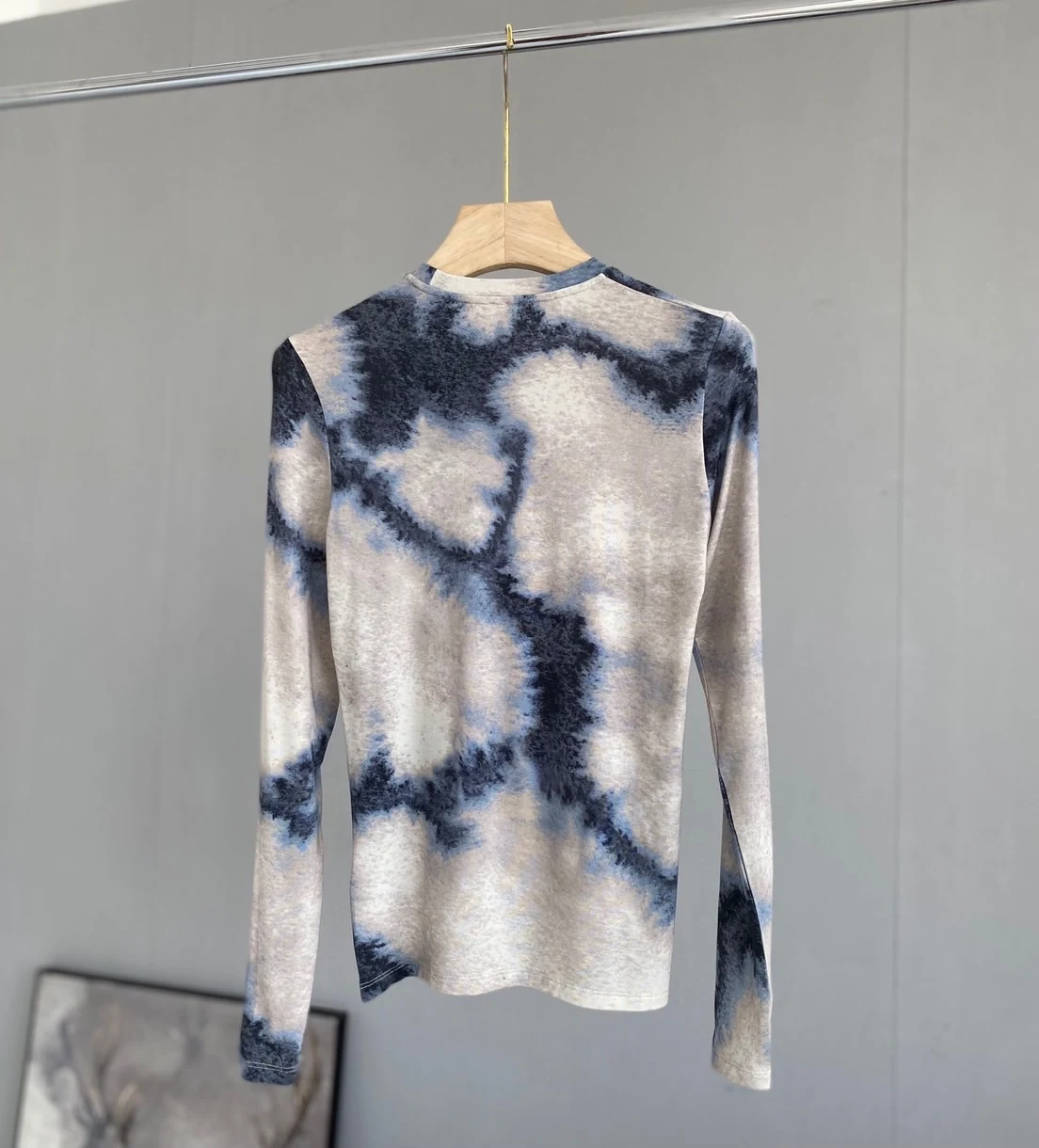 Women's Fashion Gradient Tie Dye Bottoming Long Sleeves, a versatile and comfortable layering piece, perfect for stylish — photo 11