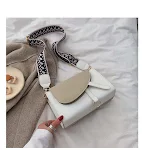 Bolsa Crossbody de Banda Larga Versátil com Design Fosco, Pequena e Quadrada, Perfeita para Moda e Funcionalidade em Qualquer Ocasião — foto 6